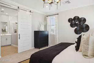 5878 E Zachary Dr, Phoenix, AZ 85054 - Photo 16