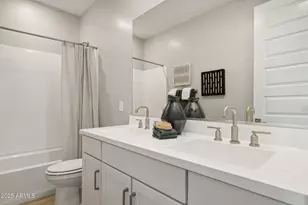 5878 E Zachary Dr, Phoenix, AZ 85054 - Photo 26