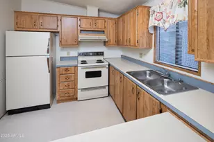 1863 E Torrey Pines Ln, Chandler, AZ 85249 - Photo 4