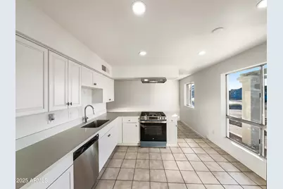 4244 E Saint Catherine Avenue, Phoenix, AZ 85042 - Photo 2