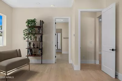 4307 E Avalon Drive, Phoenix, AZ 85018 - Photo 8