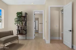 4307 E Avalon Dr, Phoenix, AZ 85018 - Photo 8