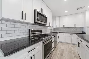 8141 E Palm Ln, Scottsdale, AZ 85257 - Photo 10