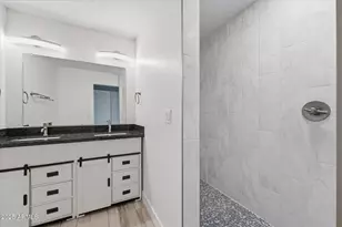 8141 E Palm Ln, Scottsdale, AZ 85257 - Photo 18