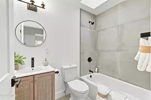 8829 N 17th Ave, Phoenix, AZ 85021 - Photo 14