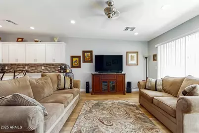 207 E Monterey Way, Phoenix, AZ 85012 - Photo 8