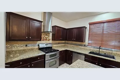 2218 W Magdalena Lane, Phoenix, AZ 85041 - Photo 8