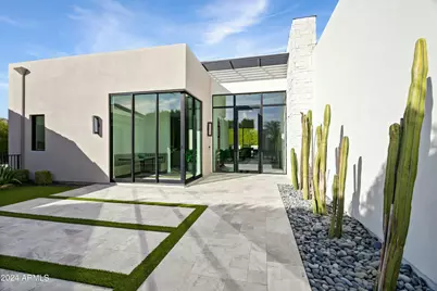 6862 E Joshua Tree Lane, Paradise Valley, AZ 85253 - Photo 1