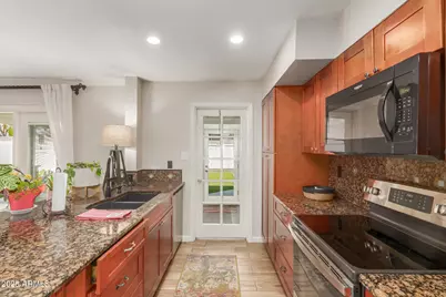 30 W Del Rio Circle, Tempe, AZ 85282 - Photo 12