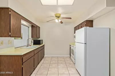 10893 W Santa Fe Drive, Sun City, AZ 85351 - Photo 10