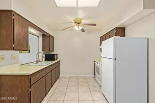 10893 W Santa Fe Dr, Sun City, AZ 85351 - Photo 10