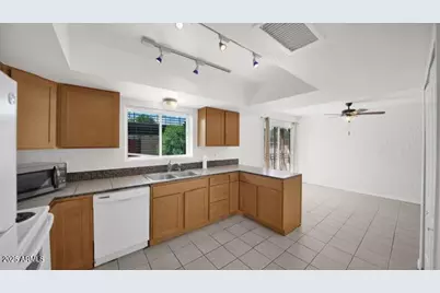 8249 E Thomas Road E, Scottsdale, AZ 85251 - Photo 4