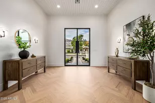 5739 E Calle Del Paisano, Phoenix, AZ 85018 - Photo 6