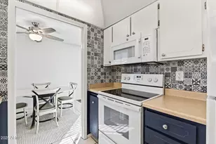 13721 N 98th Ave, Sun City, AZ 85351 - Photo 8