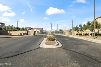 18495 W Paradise Lane, Surprise, AZ 85388 - Photo 32