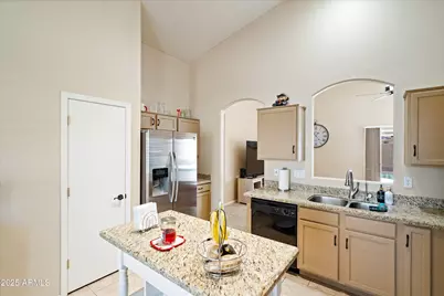 12617 W Clarendon Avenue, Avondale, AZ 85392 - Photo 10