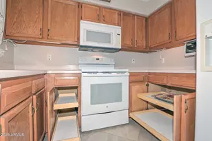 9151 W Greenway Rd, Peoria, AZ 85381 - Photo 12