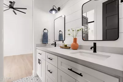4208 N 41st Place, Phoenix, AZ 85018 - Photo 20