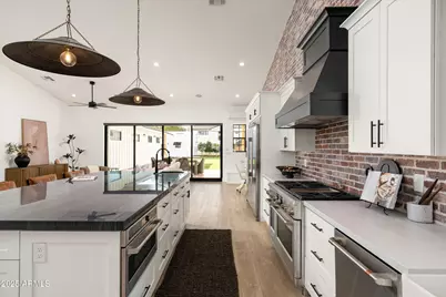 4208 N 41st Place, Phoenix, AZ 85018 - Photo 10