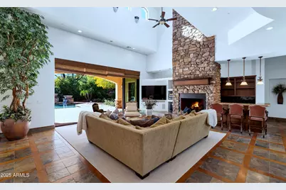 7233 E Royal Palm Road, Scottsdale, AZ 85258 - Photo 6