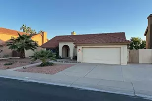 3909 E Lavender Ln E, Phoenix, AZ 85044 - Photo 2