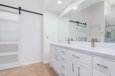 816 E Forest Hills Drive, Phoenix, AZ 85022 - Photo 16