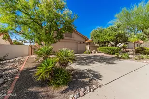 816 E Forest Hills Dr, Phoenix, AZ 85022 - Photo 2