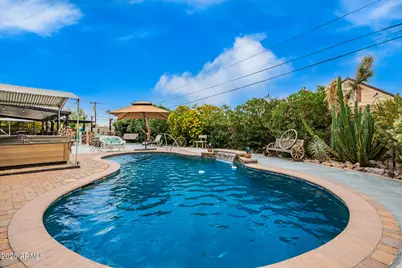 11033 W Alabama Avenue, Sun City, AZ 85351 - Photo 2