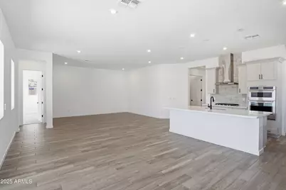 10309 S 20th Lane, Phoenix, AZ 85041 - Photo 6