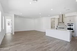 10309 S 20th Ln, Phoenix, AZ 85041 - Photo 6