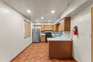 6402 W Avalon Dr, Phoenix, AZ 85033 - Photo 8