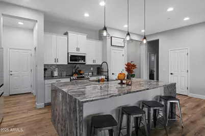 12090 W Peak View Road, Peoria, AZ 85383 - Photo 10