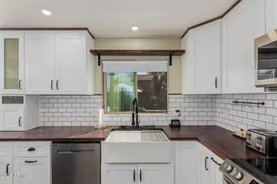 16647 W Sandra Lane, Surprise, AZ 85388 - Photo 10