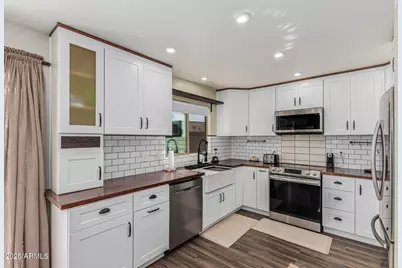 16647 W Sandra Lane, Surprise, AZ 85388 - Photo 8