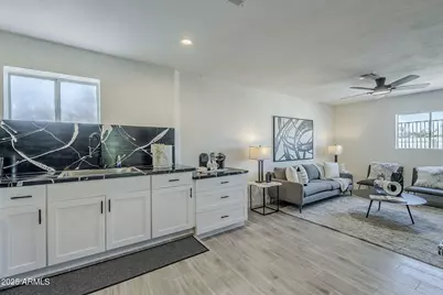 8644 W Mountain View Road, Peoria, AZ 85345 - Photo 8