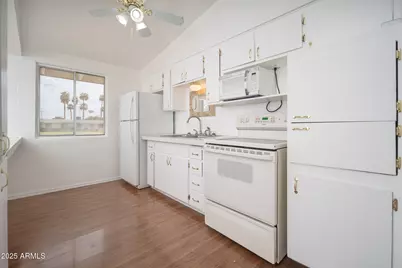 10620 W Oakmont Drive, Sun City, AZ 85351 - Photo 4