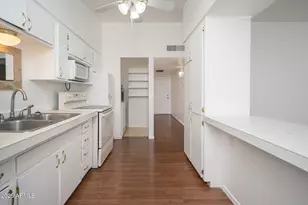 10620 W Oakmont Dr, Sun City, AZ 85351 - Photo 6