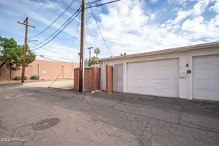 10620 W Oakmont Dr, Sun City, AZ 85351 - Photo 18