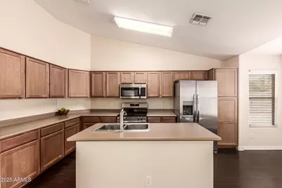 809 S 113th Avenue, Avondale, AZ 85323 - Photo 2