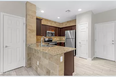 2452 N 73rd Lane, Phoenix, AZ 85035 - Photo 8