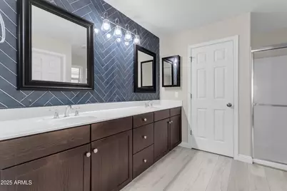 2452 N 73rd Lane, Phoenix, AZ 85035 - Photo 10