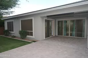 2852 E Robin Ln E, Phoenix, AZ 85050 - Photo 32