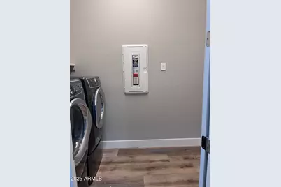 2852 E Robin Lane E, Phoenix, AZ 85050 - Photo 38