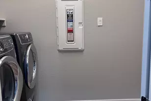 2852 E Robin Ln E, Phoenix, AZ 85050 - Photo 38