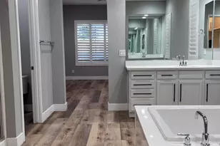 2852 E Robin Ln E, Phoenix, AZ 85050 - Photo 18