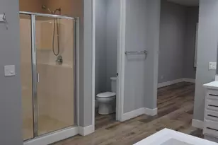 2852 E Robin Ln E, Phoenix, AZ 85050 - Photo 14