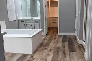 2852 E Robin Ln E, Phoenix, AZ 85050 - Photo 16