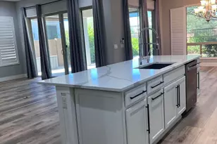 2852 E Robin Ln E, Phoenix, AZ 85050 - Photo 2