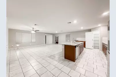 3349 W Donner Drive, Phoenix, AZ 85041 - Photo 4