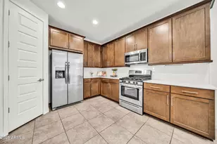 12451 W Kaler Dr, Glendale, AZ 85307 - Photo 8